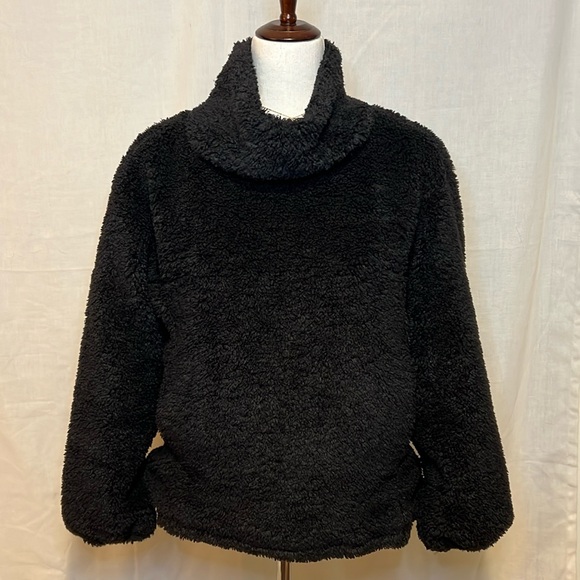 Lululemon black sherpa pull over jacket with front pocket - Picture 2 of 7